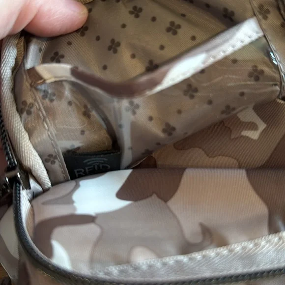 Lug Convertible Crossbody Hip Pouch Skeeter Mini in camo, new - Picture 11 of 11